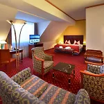 路易波德公园酒店 4*