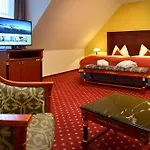 路易波德公园酒店 4*
